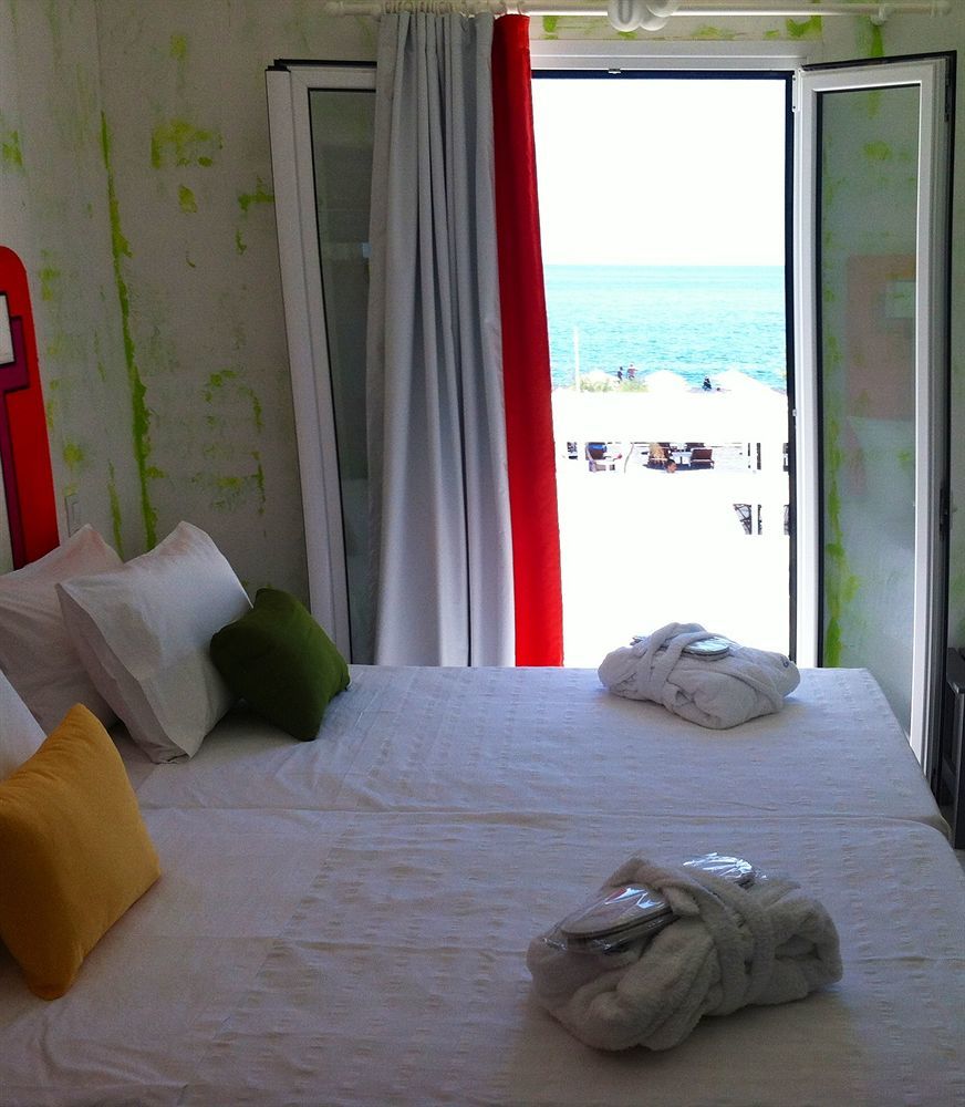 Beach Boutique Hotel Kamari  Bilik gambar